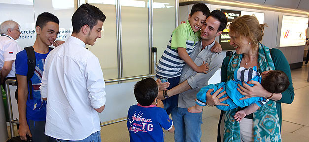 Majd und seine Familie am Flughafen © Flüchtlingspaten Syrien